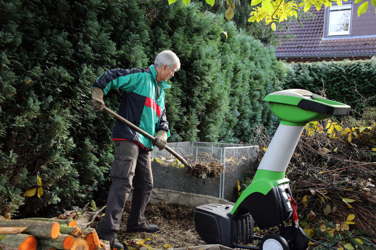 Benzin-Gartenhäcksler