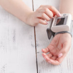 Handgelenk-Blutdruckmesser